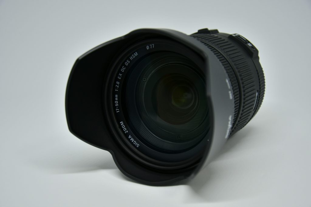 ニコンd500におすすめのコスパが良い標準レンズはこれだ Sigma 17 50mm F2 8 Ex Dc Os Hsm