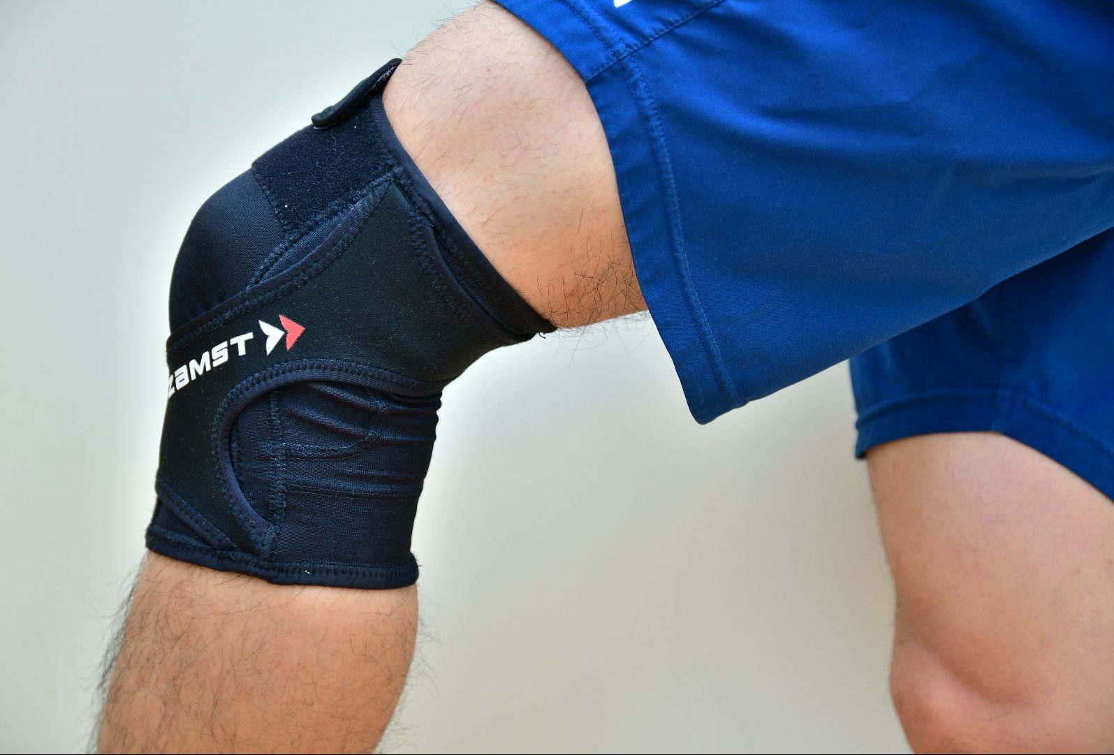 ランニングで膝が痛い人におすすめの膝サポーターを紹介 ザムストrk 1を使った感想は